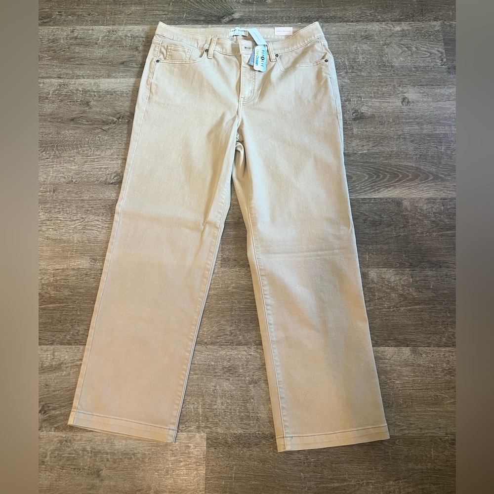 Brand New!!! Lane Bryant signature fit relaxed straight mid rise Jean.